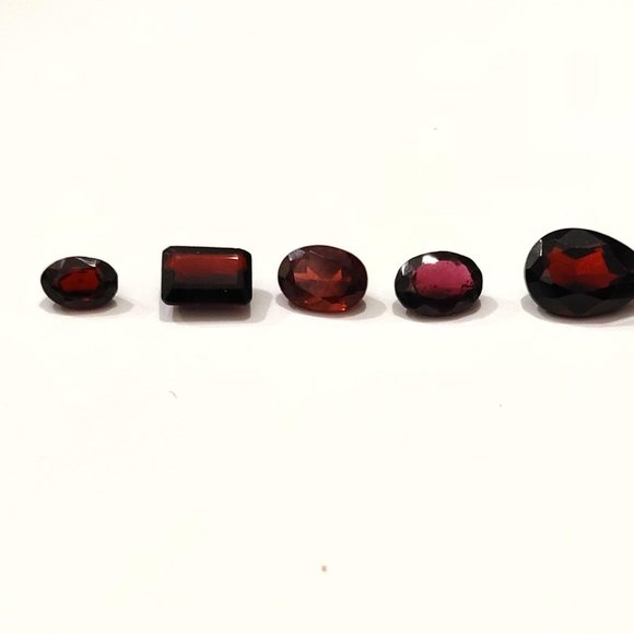 Garnet Precious Stones - Picture 2 of 2